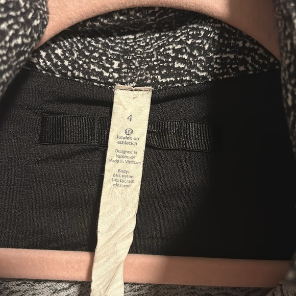 EUC Lululemon Outrun 1/2 zip - Picture 2 of 15